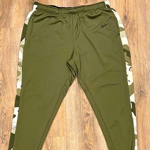 Nike Sportswear Tech Fleece camp print joggers